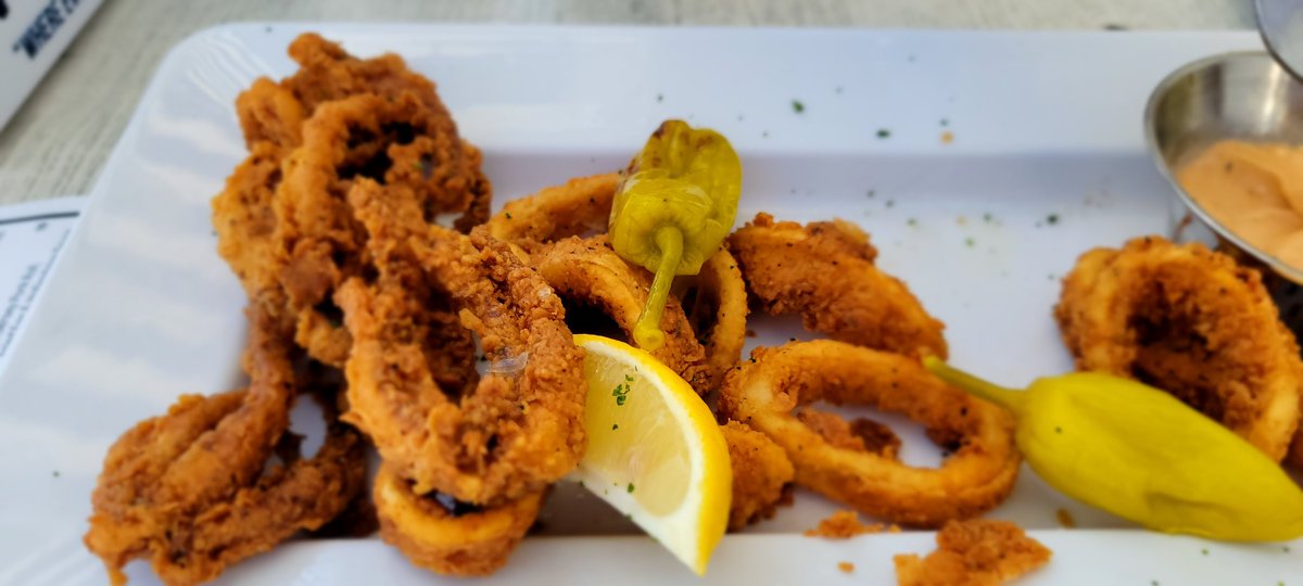 iChantha's tweet photo. Benny's on the Pier. Great cocktails and food. https://t.co/xb54IM3mm0