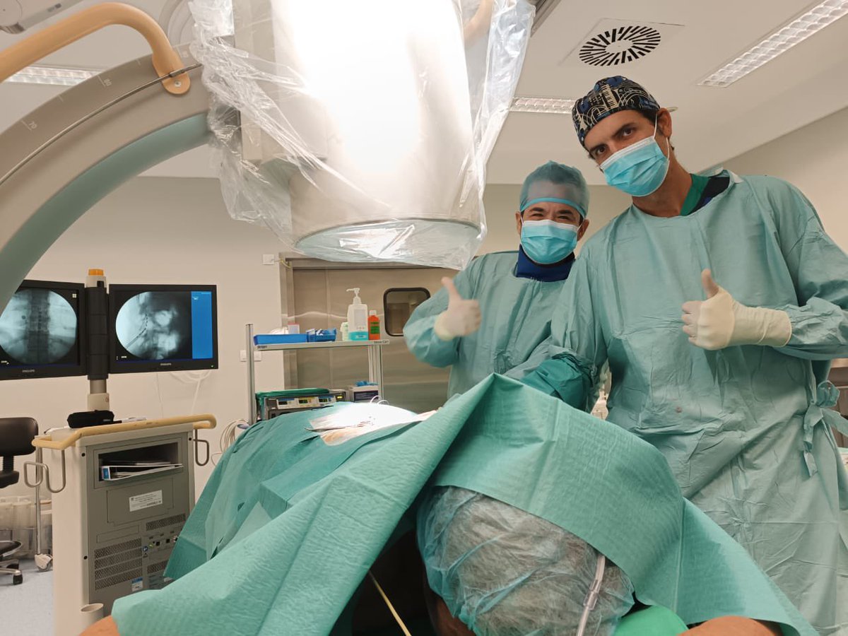 herrero_dr's tweet photo. Primer electrodo DRG implantado en @HMHOSPITALES 🙌🏻👏👏👏👏 Paciente con gonalgia y dolor mantenido por simpático. #neuromodulation #drgstimulation #interventionalpainmanagement #paininstituteofspain #iptprogram #pios . Gracias @AbbottGlobal por todo el apoyo https://t.co/ogEghVdct0
