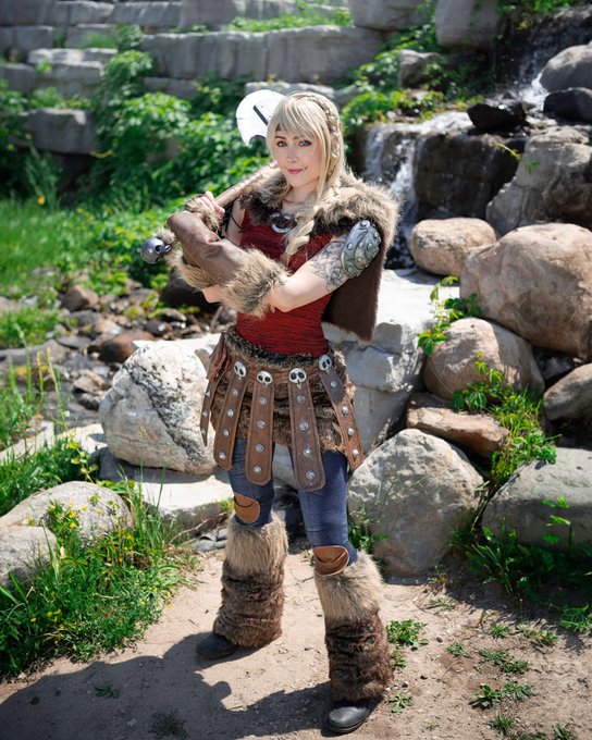 THAR BE DRAGONS 🪓  Astrid cosplay/prop/wig by me! 📷 @shutter_owl https://t.co/dp5JZfwRt5