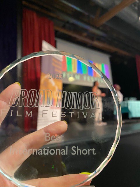 This happened over the weekend! We won @BroadHumor’s BEST INTERNATIONAL SHORT! Happily Pip was at the festival in Santa Monica to receive it! Huge thanks to The Broads 🎉🥳🚂🎥🎬 #awardwinner #comedy #shortfilm #femalefilmmakers #womeninfilm #womenmakemovies #filmfestival #award