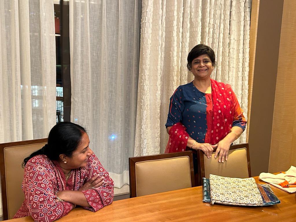 I have NO Words to describe my pleasure to receive Our National President Smt <a href="/VanathiBJP/">Vanathi Srinivasan</a> Akkaji at Pune Airport. She has accepted our invite to encourage Women for Financial Literacy workshop . Empowering themselves by learning the art . 
Can’t thank you enough Akkaji 🙏