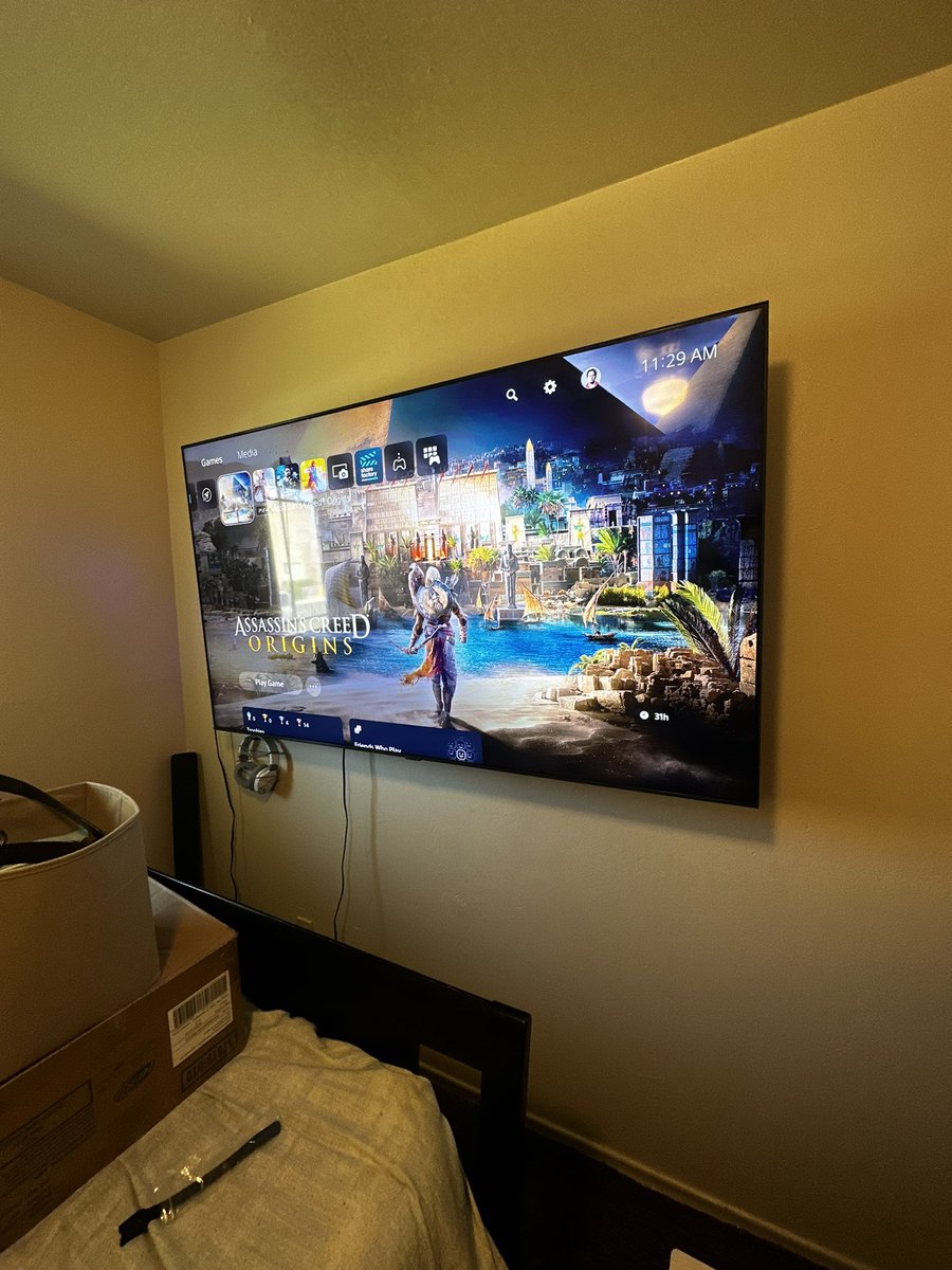 noon_vlogs's tweet photo. Just poured my tv and PS5 😩❤️ #PS5Share #samsungtv #ps5 #dailymotivation #ihome https://t.co/F5qiH0yw7m