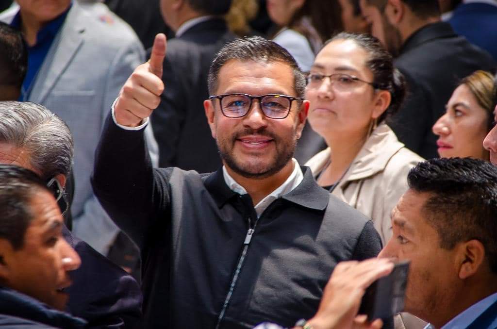 Me dio mucho gusto asistir al sexto informe del Gobernador <a href="/alfredodelmazo/">Alfredo Del Mazo</a>. Lo felicito por los logros y proyectos que han beneficiado al Estado de México. 🇲🇽👏🏼 

Reconozco el gran trabajo y aportación que hizo por las y los mexiquenses. Siempre será bienvenido a Rayón.🙌🏼♥️