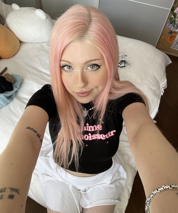 So are we kissing or not? https://t.co/3nXUdPYKLR