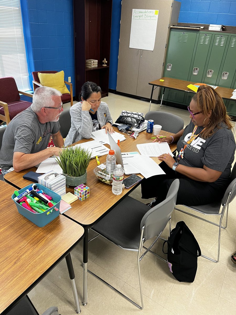 SSRuther's tweet photo. Friday ELA/SLA PLC at it’s best. 🔄 Starting with the end in mind to create meaningful learning experiences for our students. 🎯 Let’s empower our learners! 💪 @ValdesNativ @LWFerguson @math_missy @LewisvilleES #PLC https://t.co/usGShqPNJD
