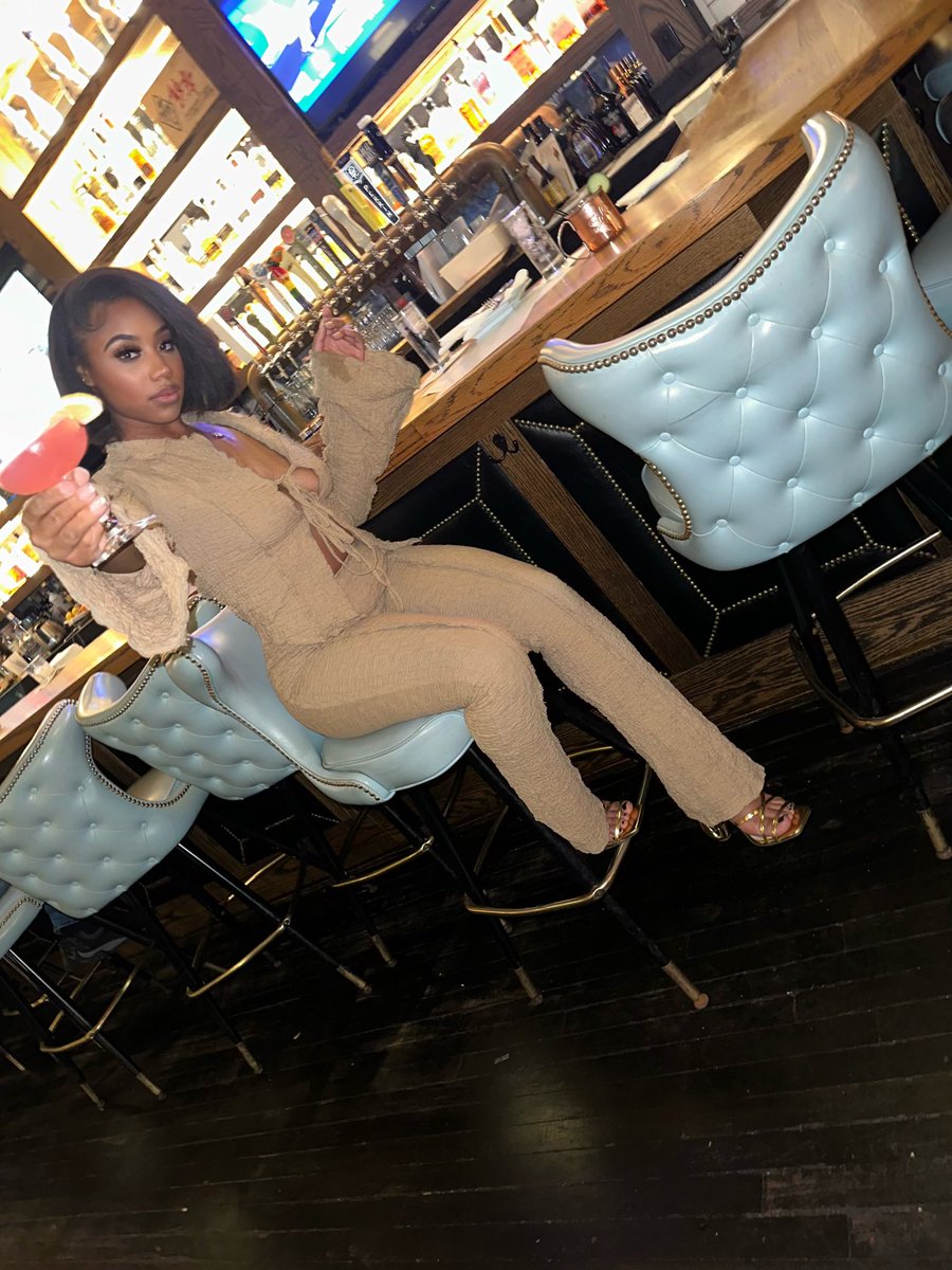 xclusivelynaee's tweet photo. Missing me ??? 💋 https://t.co/aR4tCWHJDl