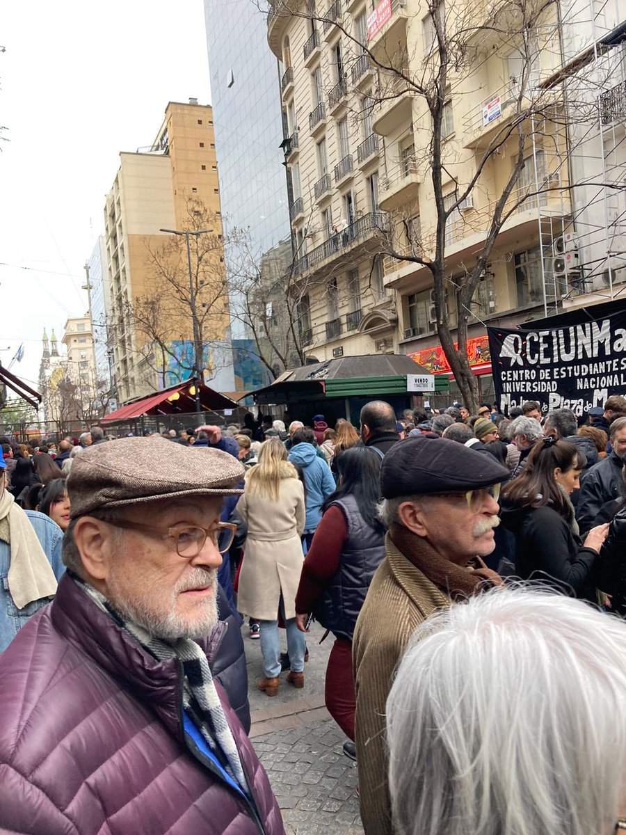 Jornada de repudio a la desmemoria de los odiadores. Fueron 30.000. No a los patrocinadores del odio. No al bestiario político. Argentina quiere y necesita paz, democracia y soberanía.