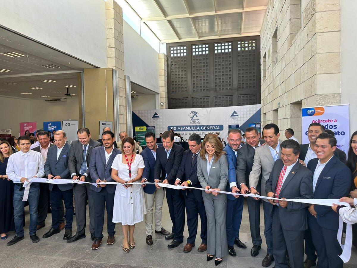 ManuelBribiesca's tweet photo. En representación de @CANIRACGTO acudimos a la inauguración de la Feria de Servicios de @canacoleon. 

En esta feria se ofrecerán a los afiliados el acercamiento con diferentes dependencias federales, estatales y municipales para realizar sus trámites o dar seguimiento a los mismos. 

Entre las dependencias que participan y a las cuales agradecemos están el SATEG, IMSS, INFONAVIT, Policía Municipal y Protección Civil entre otras.