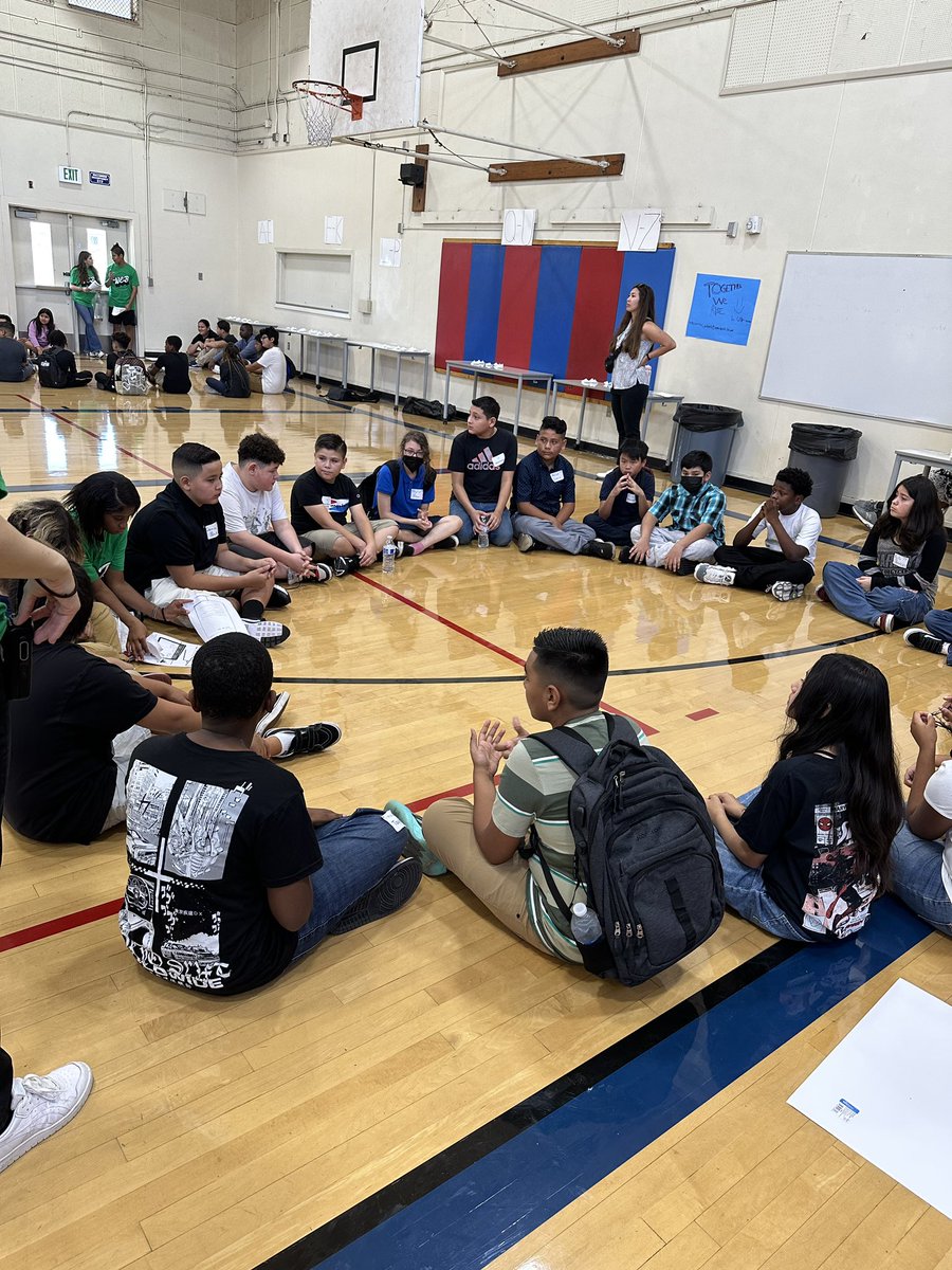StaceyBenuzzi's tweet photo. Our focus is on relationships, community, and engagement @LindberghStemLB. Our first week kicked off with our 6th grade WEB orientation and ended with Fun Friday lunch. It was a great first week! #TogetherWeRise    #proudtobeLBUSD https://t.co/STMw1q9Ozv