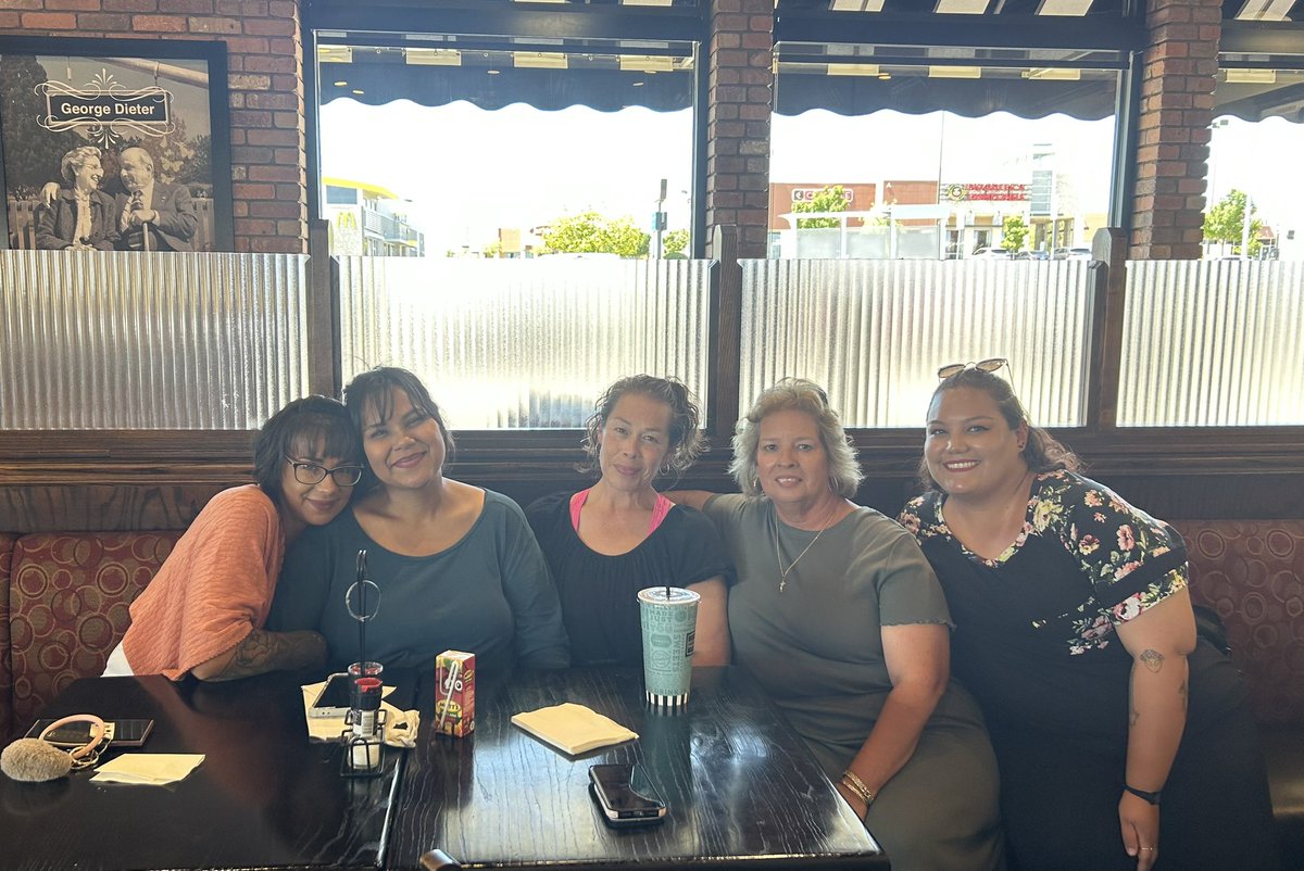aromo0330's tweet photo. Had the absolute best time catching up with some of my favorite people @redrush27_BNES  @busymommybee @GloriaMarie4888 🖤 love you guys 🥰 #family https://t.co/vIcppQXQvP