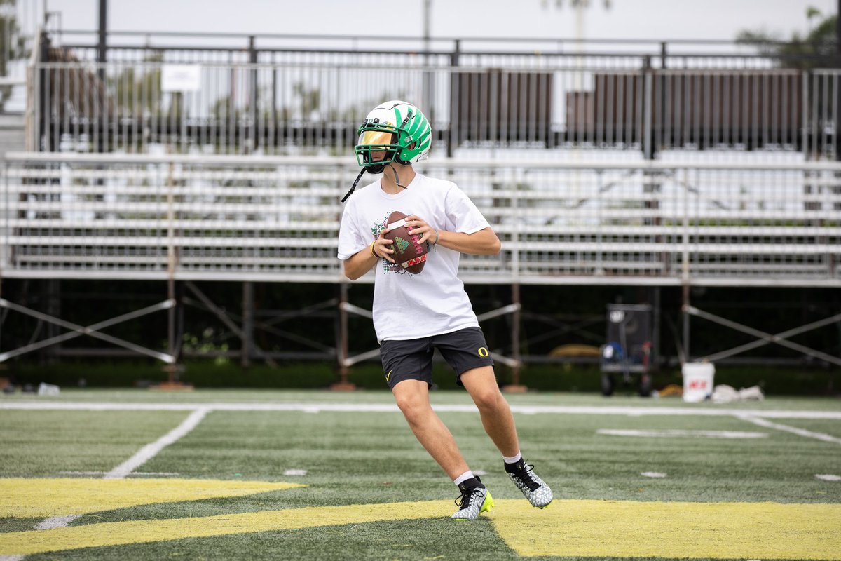 IanPatterson_07's tweet photo. Working hard and improving each week. I really appreciate my team and my coaches!
#OGDucks 🦆
@GhoodTC @steveclarkson @jreyes05_ @3dqb_SoCal @darelle_noel @QBHitList https://t.co/ZvmfKTyGdv