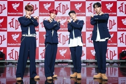 mbnstarofficial's tweet photo. 스트레이키즈·강다니엘·티아이오티, K탑스타 3주 연속 1위 ‘고수’

https://t.co/3RfH2YSeH3

#스트레이키즈 #StrayKids #강다니엘 #KANGDANIEL #티아이오티 #TIOT #K탑스타 #투표1위 https://t.co/ou63UBAqeZ