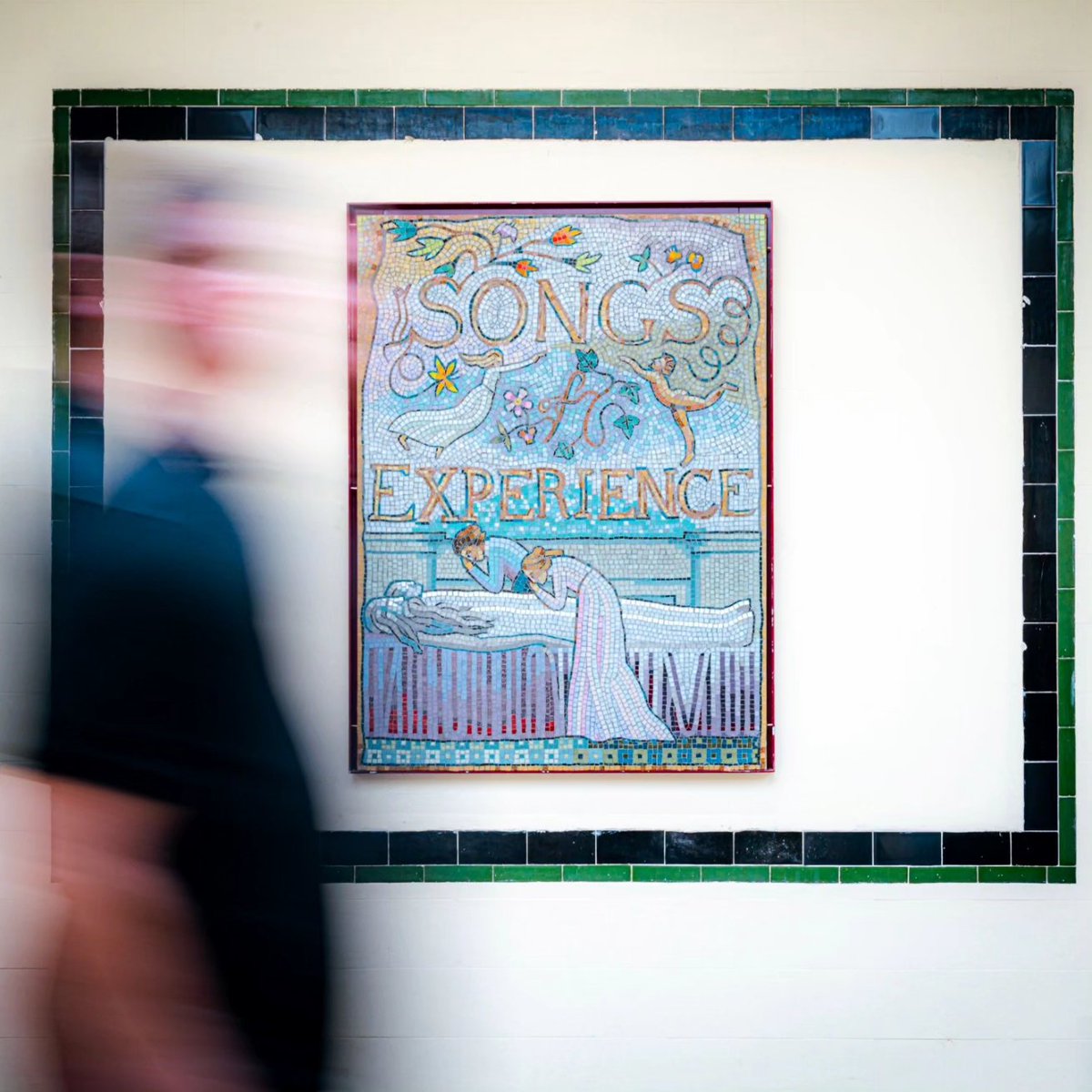 Passengers will notice Blake-inspired mosaic art at #SurbitonStation from this week! The restoration project was a collaboration between <a href="/FriendsOfSurbSt/">Friends of Surbiton Station</a>, <a href="/surbarttrail/">Surbiton Art Trail</a>, <a href="/RHACC_College/">RHACC</a>, <a href="/RBKingston/">Kingston Council</a>, <a href="/LSoMosaic/">London School of Mosaic</a>.
Thanks to <a href="/networkrail/">Network Rail</a> for the installation.

📷 <a href="/Stephen_N_Young/">Stephen Norman Young</a>