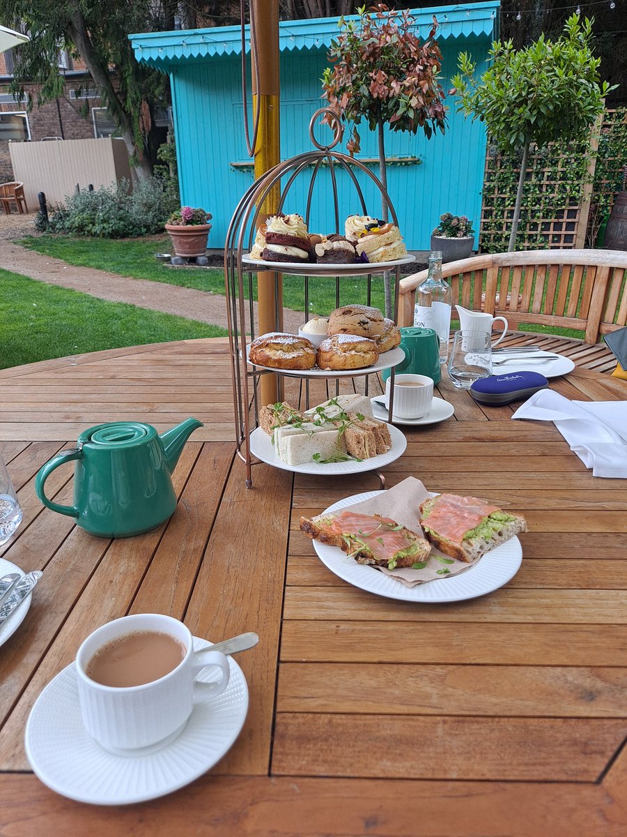 SiroNik0's tweet photo. @Snapdragon_UK Summer is great - extra time with a Furry Friend, long walks Off The Grid and Quintessentially British afternoon tea #SummerOfSnapdragon @toadsaver https://t.co/RxNSRLA34P