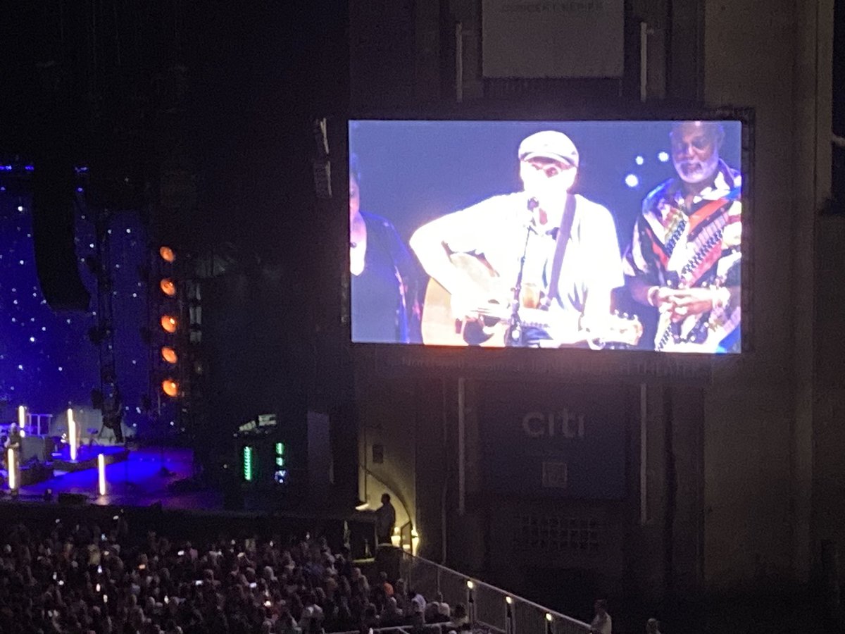 So wonderful to see @JamesTaylor_com perform at Jones Beach last night. The show was incredible. The Secret of Life made me teary. Great musicians and background vocals and his tribute to Jimmy Buffet was touching and meaningful. I only wish I could have thanked him in person!❤️