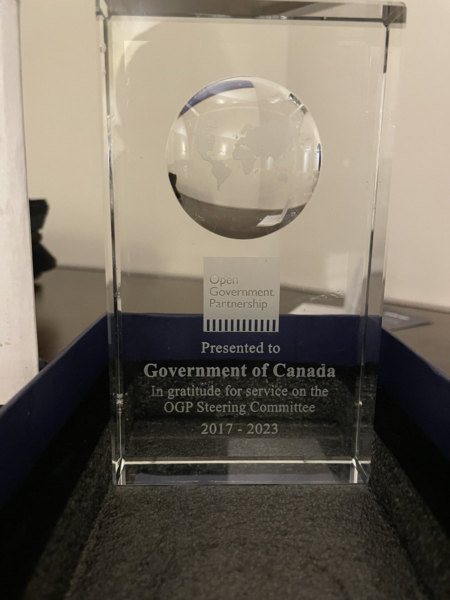 Humbled to have accepted this recognition tonight on behalf of the many people who played a key role in representing Canada in #OpenGov #OGPSummit.   @opengovpart