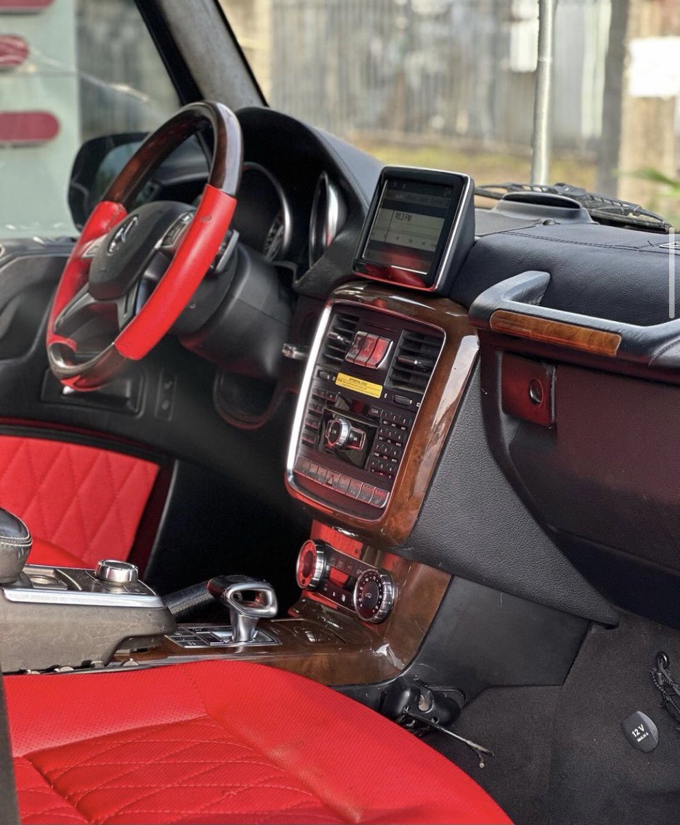 Automall_ng's tweet image. Mercedes Benz G63//AMG 2014 model
Duty: paid 
Location: Abuja 
#fulllist #sanusi #DSS #femifalana 
@__yellows @aisha_yaGuda @el_uthmaan @_hafsat_paki @hayateey1 @indoeishat @MSIngawa @Waspapping_ @miss_ayshatou @BMB1_Official @___Bils @Sarki_sultan @saamaccido_ retweet pls