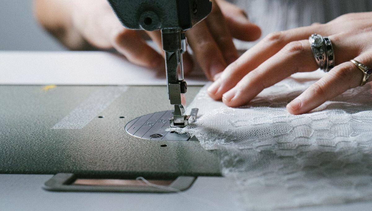 ici (@ici_officiel) on Twitter photo De l'artisanat à l'industrialisation, l'art de la dentelle
📌Des confections à la main du XVIe siècle à l’industrie dentellière contemporaine, découvrez l'histoire de la dentellerie
🎧 "L'atelier de nos talents" avec <a href="/LoicBallet/">ballet loic</a> ➡️ l.francebleu.fr/oJ34 De l'artisanat à l'industrialisation, l'art de la dentelle
📌Des confections à la main du XVIe siècle à l’industrie dentellière contemporaine, découvrez l'histoire de la dentellerie
🎧 "L'atelier de nos talents" avec <a href="/LoicBallet/">ballet loic</a> ➡️ l.francebleu.fr/oJ34