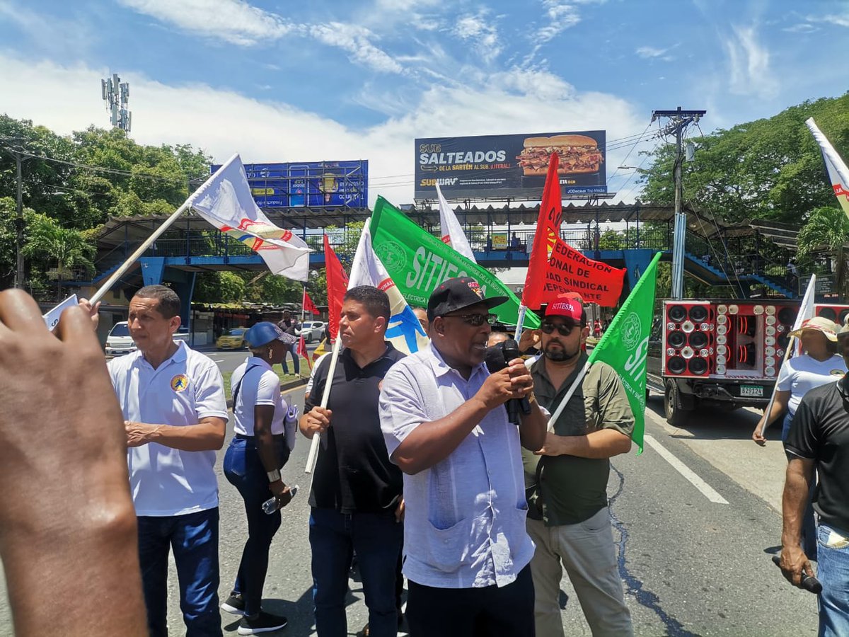 Sitiespa_Panama's tweet photo. Nuestra delegación estuvo presente en las acciones de hoy en la Universidad de Panamá
En contra leonino contrato minero.
Panamá vale más sin minería https://t.co/ANELTX58Y0