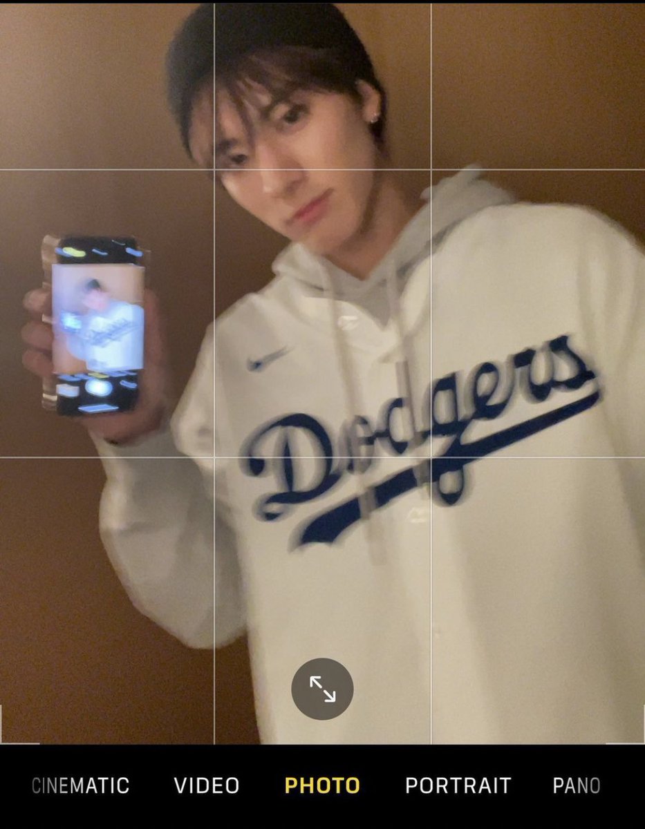 twinkeehos's tweet photo. me and eric matching like twinsss ☝️

#TBSD #thebshot #TheBSelcaDay #DeobiSelcaDay #ERIC #이현재 #THEBOYZ #더보이즈 @WE_THE_BOYZ https://t.co/G3is4TSoV3