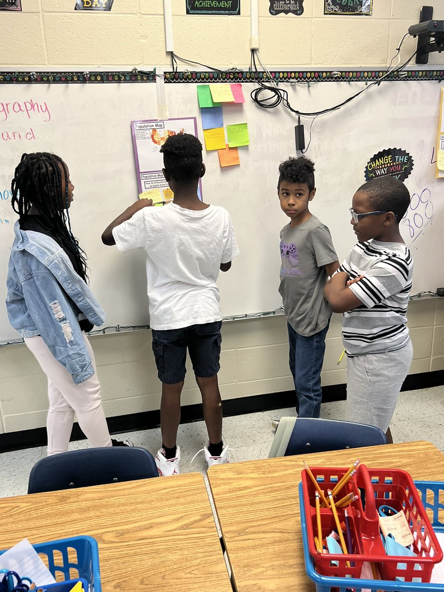 LeazerKim's tweet photo. Map skills and chat stations in 4th grade were a HUGE HIT!  @astclairb @dr_yoli @LVESCHOOL @NewtonCoSchools https://t.co/8qMh8cLNTP