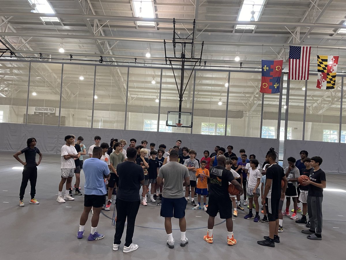 dmv_rebels's tweet photo. Fall workouts have begun! Younger kids working with the older kids is an amazing thing to see in the program ♥️🏀 https://t.co/O6Q9TUcO9q