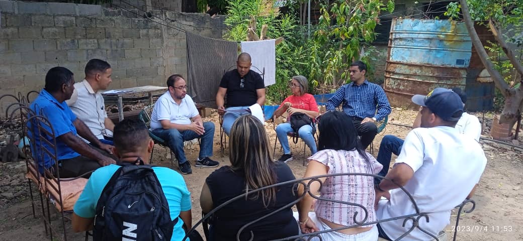 HFVZLALARA's tweet photo. La Dirección Regional de FUTURO en las personas de Álvaro Mogollón, Rafael Ignacio Montes de Oca y Freddy Pérez se fue a Carora a  nuestra Dirección Municipal encabezada por Hermes Urriola y Jesús Camacaro para planificar las acciones a tomar frente a la primaria y a la elección. https://t.co/kN1TWyZkav