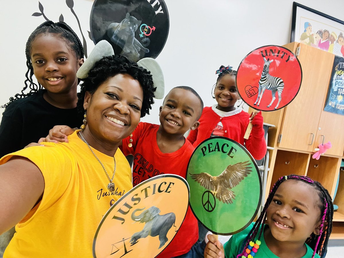 LBudgewater's tweet photo. 🚨HOUSE REVEAL PARTIES are coming up for our new students @lockhartES! Can’t wait to see who will land in my  House of “Just what? JUSTICE!” 
My House was 🔥 for our House Chant Challenge 💛🐘! @cameshiadawn @whitneybruns @Mrs_AndersonEDU @RosalynLatin #JusticePeaceUnityEquity https://t.co/9oy42PzmO7