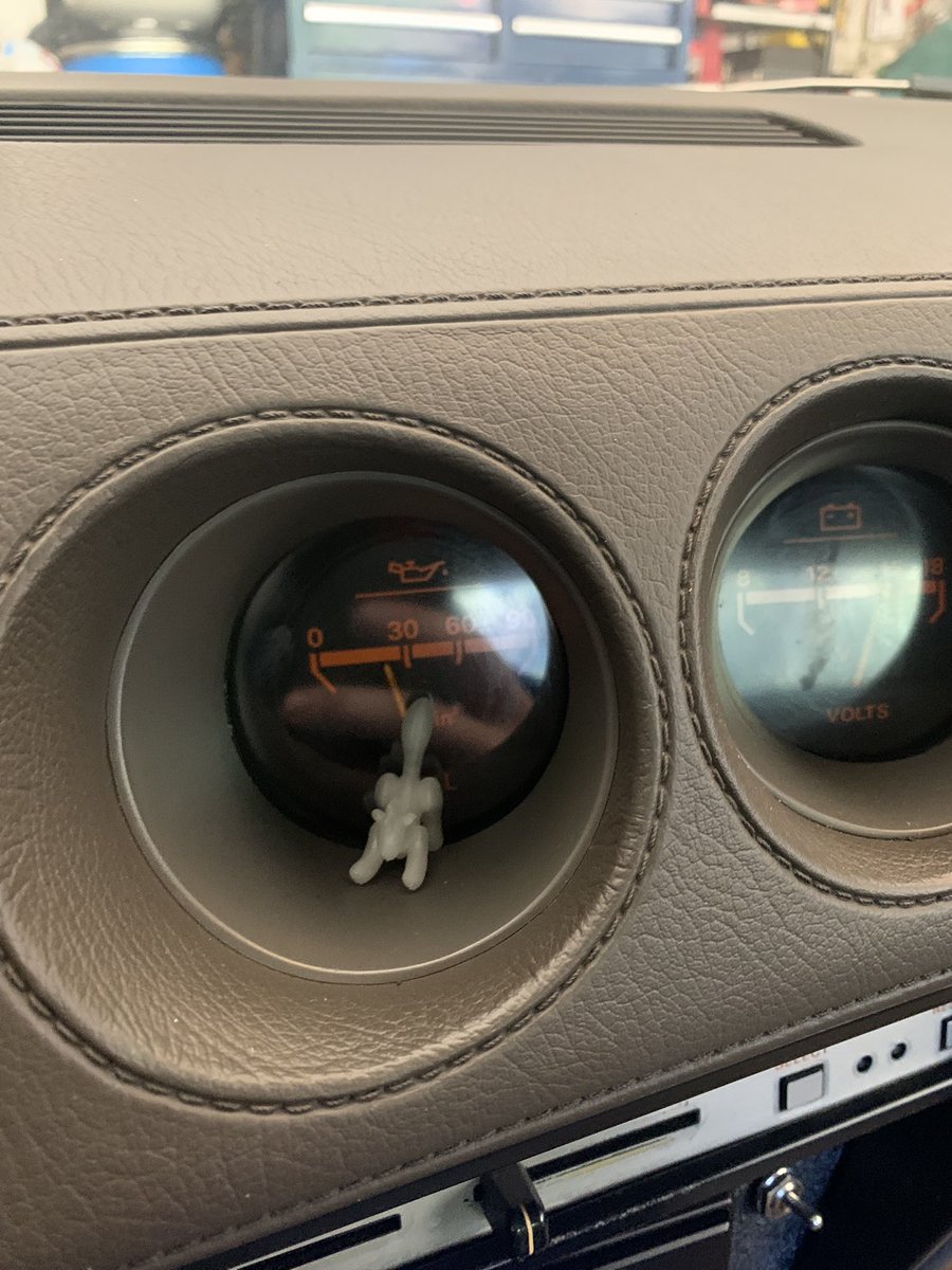 RustyNardo's tweet image. Just cleaned my old oil pressure sensor and we’re back to normal…for now.