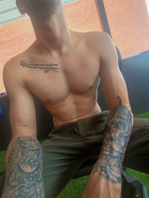 💪 😎 https://t.co/HC9BpLhEk6<a href="/tag/workout"class="tags"><span>#workout</span></a>