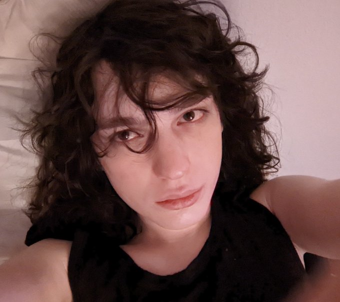 pic from november 2022, a year into taking E :3c one of the first times i was happy w my face w/o makeup