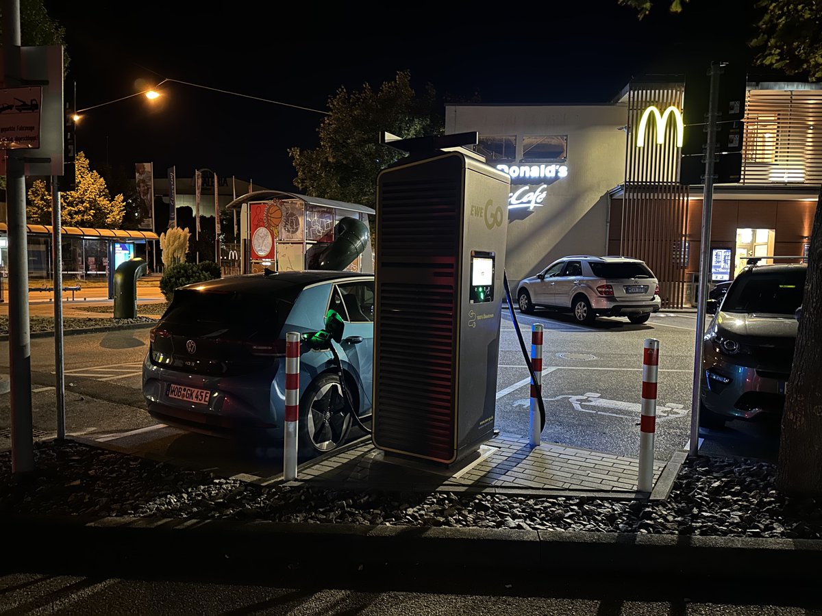 itskyleconner's tweet photo. With almost $.90/kWh and a $75 pre-authorization we are having to eat McDonald’s after this charging price! 🤣 https://t.co/1qaHaWYeaD