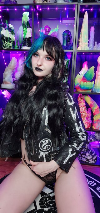 Watch Estella 🦇's leaked NSFW photo on TwXstars