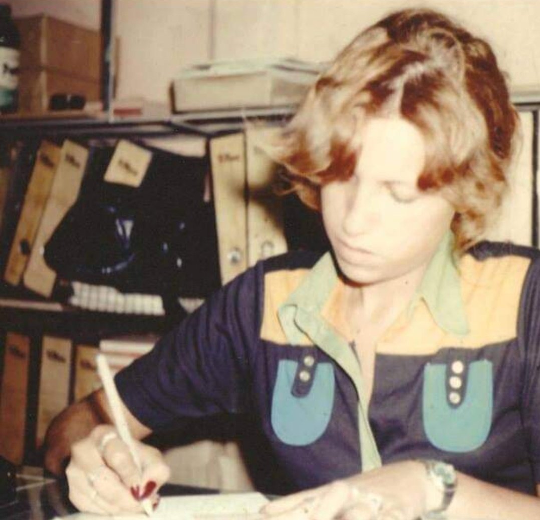 GordoDan_'s tweet photo. Habla la Señora Lorenza Ferrari, madre de Laura Ferrari de 18 años,    asesinada por un coche bomba en democracia en 1975 por montoneros.

Cambio de paradigma. Hay un cambio de paradigma. Ahora vamos a escuchar la historia completa.

Que #CambioDeParadigma sea tendencia YA https://t.co/4BdLNikASx
