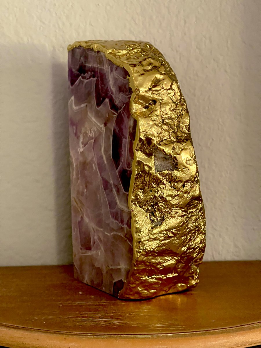 TheDoCofIT's tweet image. I saw these and couldn’t resist. Agate with gold electroplating. #takemoney 🌟