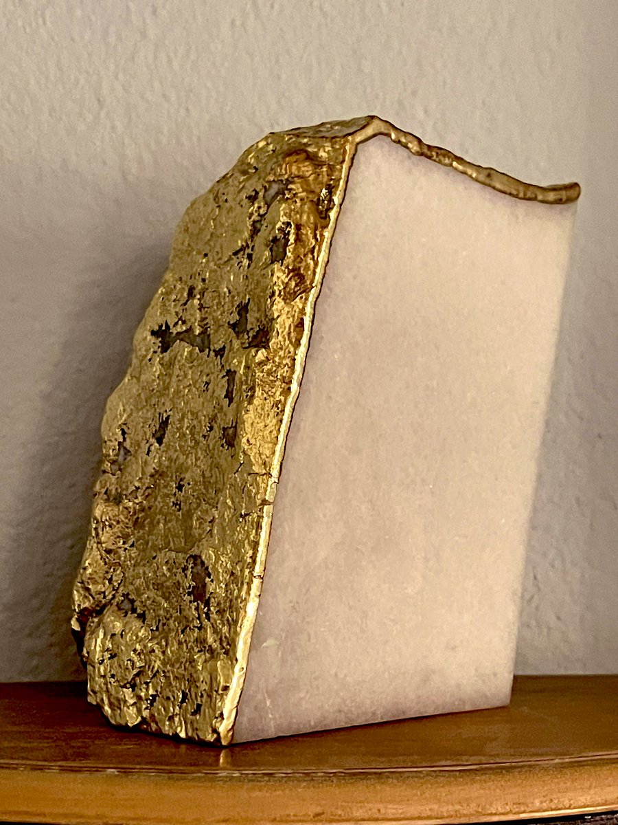 TheDoCofIT's tweet image. I saw these and couldn’t resist. Agate with gold electroplating. #takemoney 🌟