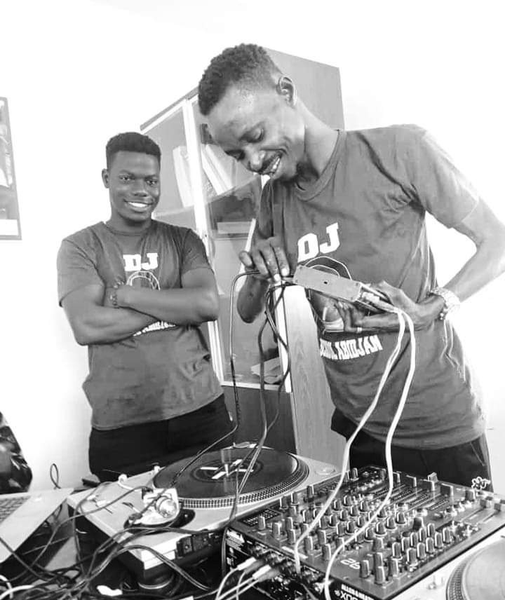 La Vie est Belle ✨...
Même dans la difficulté, embrassez là !!!

Force et sagesse à tous. Excellente semaine 🙏🏿💪🏿

#photooftheday #beautiful #smile #happy #lifestyle #djlife #like #follow #CIV225 #instagood #instaphoto