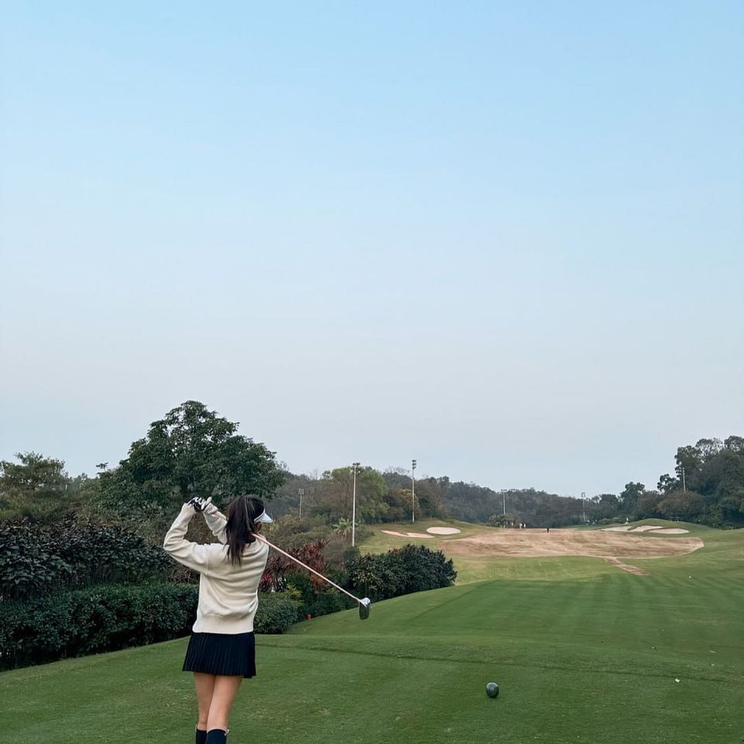 The way you play golf is the way you live your life.
Compare yourself to what you were yesterday, be content, be ambitious.
Every shot can be a new beginning.
Every shot can be a small improvement.
And don't give up because of one mistake
#golf
#golfswing
#golfgti
#golflife