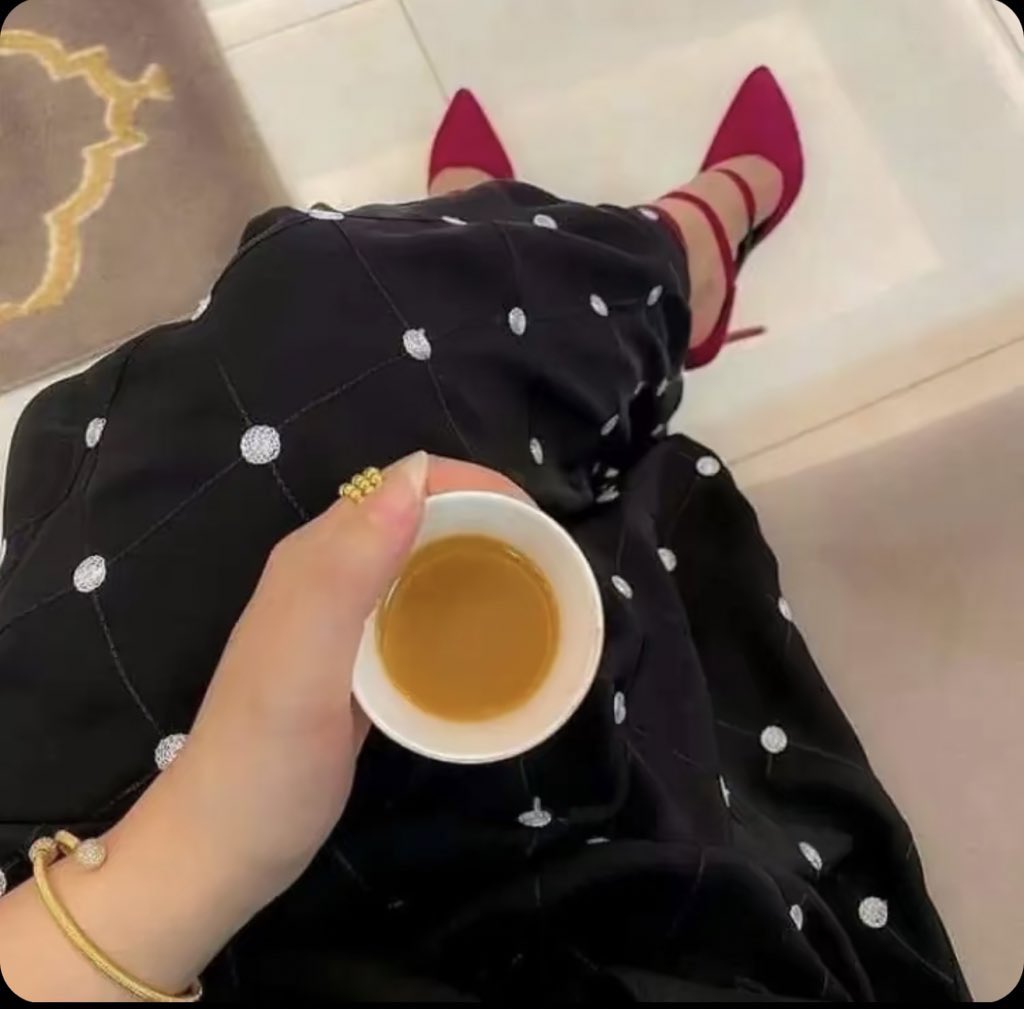 ٠
٠
٠
ياكثر مانعطي     ولا ننتظر رد 
وننسى عطايانا   ليامن عطينا 
٠
قلوبنا ماتعرف   الحقد والصد
وتطيب فللي.    مايطيبون فينا 
٠
ونحب لكن في المحبه لنا حد!
لاوصل حد الكرامه …. مشينا 
٠
٠
#راقت____لي 👌🏻🥀