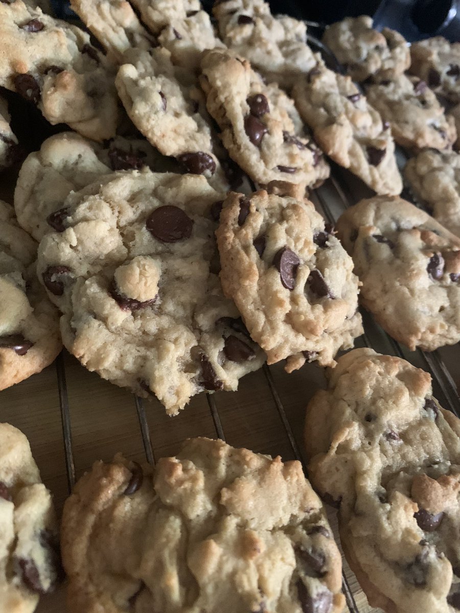 superfluous_box's tweet image. Too hot for the oven but not the BBQ. Brown butter chocolate chip cookies! 🍪 #bbqbaking #chocochop