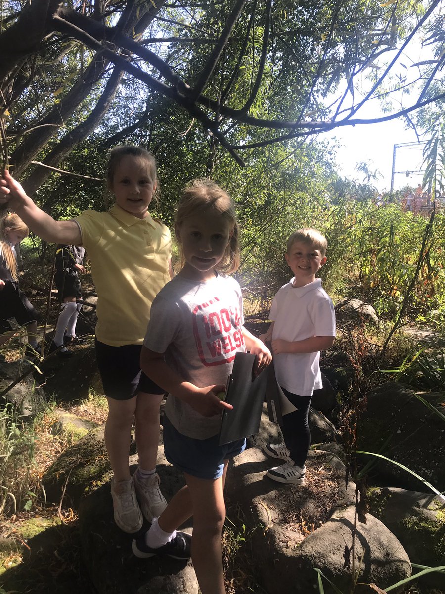CarronshoreP23's tweet photo. Lots of exploring today. We managed to find everything we were looking for except a caterpillar. 🐛
@carronshoreps @Primary1_CPS @Mrs_Mardon 
#muddymonday https://t.co/BUggb2xfXG