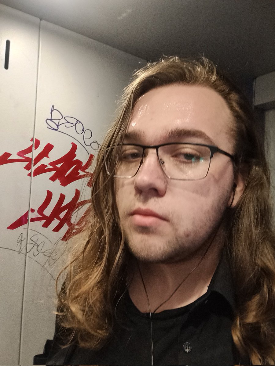 irrelevant52's tweet image. Не совсем детство, но фоток раньше у меня тупо нет