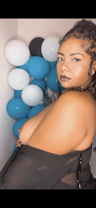 You gottah earn what you eat 😗😌💦 Pic number 1 or 2 !!?!?👀 https://t.co/G0usGYxmmJ<a href="/tag/theceilingchallenge"class="tags"><span>#theceilingchallenge</span></a>