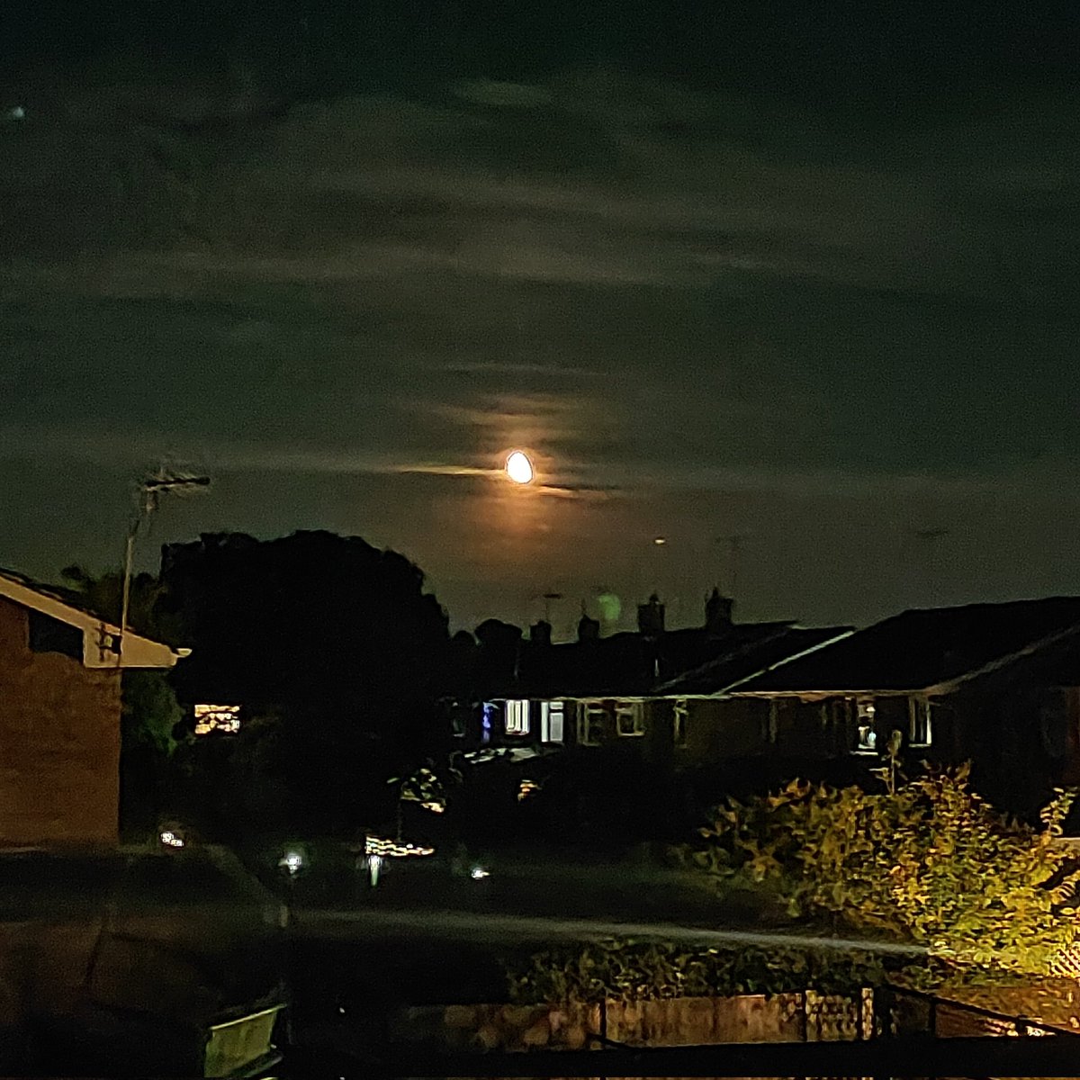 matthew_sheehan's tweet photo. The sky at night in Brentwood https://t.co/WmjzuSYxci