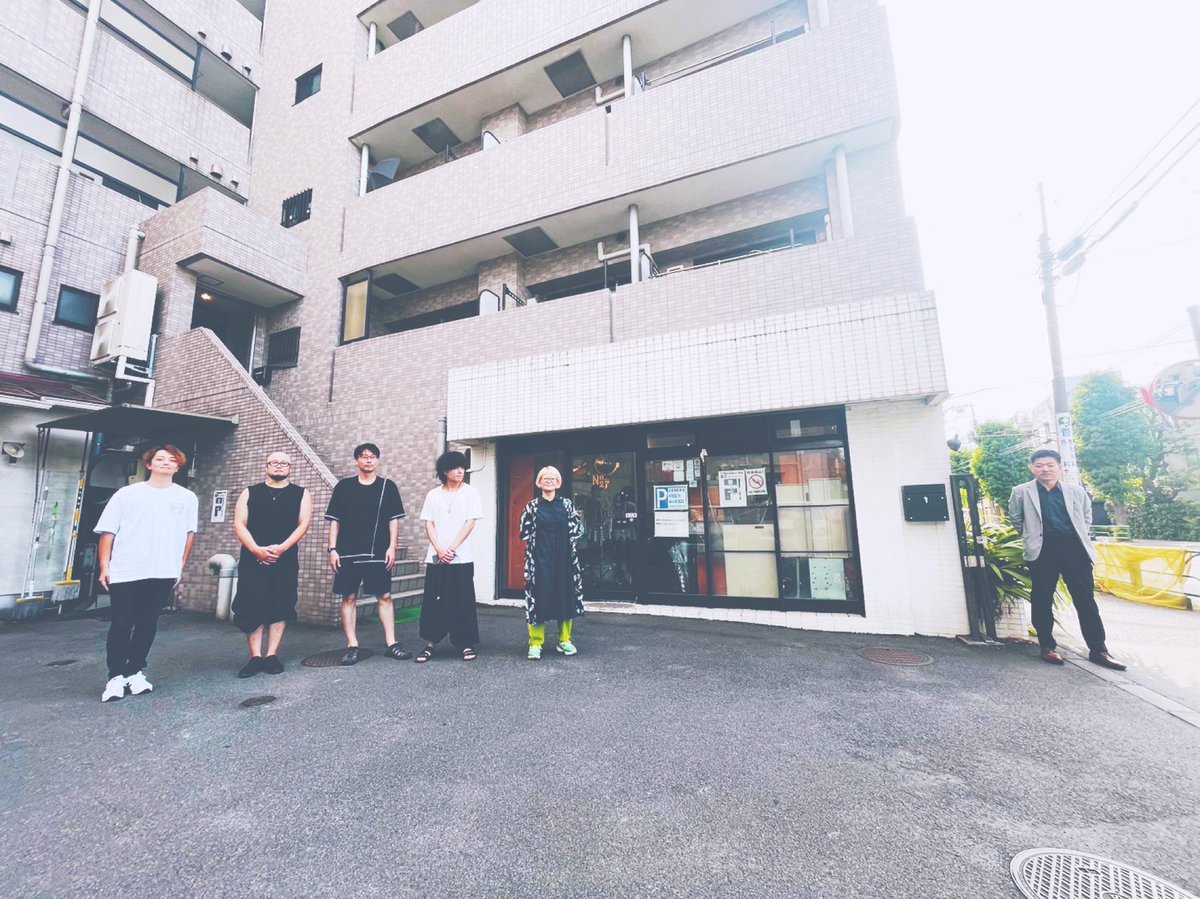 kashimashizuka's tweet photo. 先日、渡瀬マキさんのリハでした！

なないろの芸術祭
NOBIRU "WELL" Camp Fes 盛り上がる事間違いなしの選曲にシビれました！

2枚目の写真は我々がマキさんを見送るの図🤣

マキさんのサポートメンバー🌈✨
@yoyoyotie @ichi_yu_no @Miuji_Drums @MEGANESTRINGS @viorinzo 

https://t.co/j6eQn7jUDx https://t.co/S4MnKkgFdC