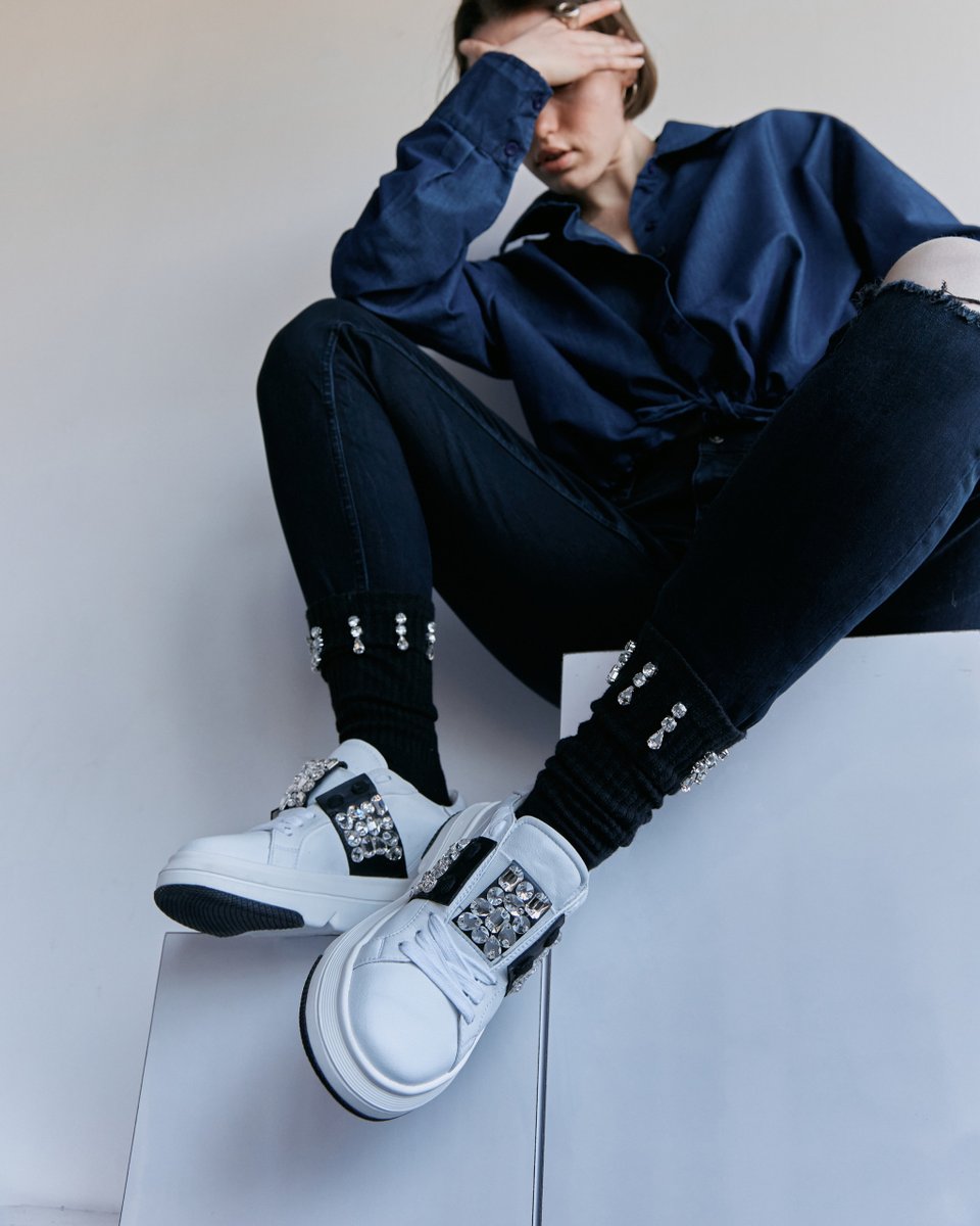 GLINTXBRAND's tweet image. Introducing our winter must-have: Ice Drop socks! ❄️🧦 The perfect choice for those chilly fall and winter days. Whether you pair them with boots or your favorite winter shoes, you'll stay warm and stylish. ! 🌨️👢
#glintxstatement
#statementsocks
#glintxbrand