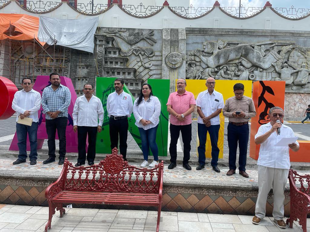 PRIVeracruz_'s tweet photo. #Papantla || Ciudadanos y compañeros de los partidos que integran el Frente Amplio por #México🇲🇽, respaldaron también a @XochitlGalvez. 

¡Vamos #JuntosDeFrente por #Veracruz!

#LaVictoriaEsNueXtra

@alitomorenoc @caroviggiano @Marlon_RamirezM @caroviggiano @PRI_Nacional https://t.co/2KQ2QdTzhd