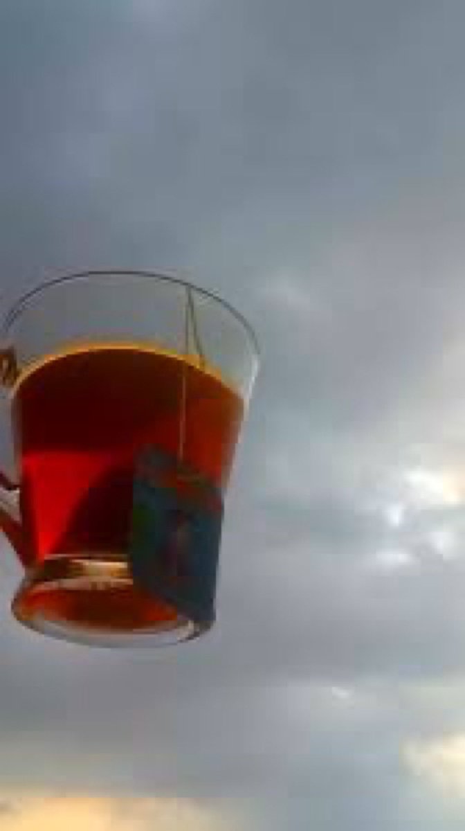 قــالوا : الشــاي ،، أو من تهــوى ؟!
قلت : الشــاي مـع من أهـــوى ♥️