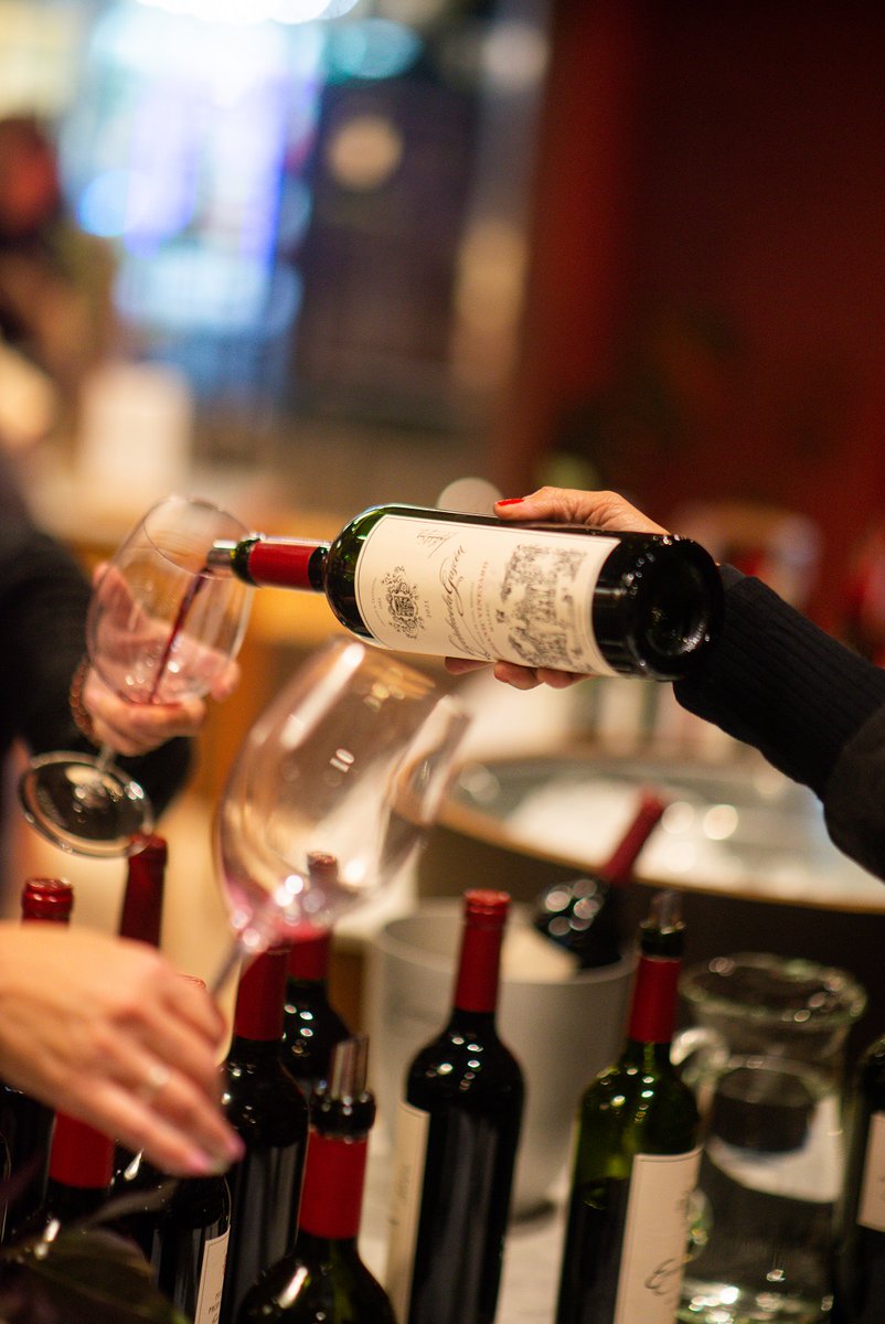 La cadena de vinotecas Frappé Wine Store organizará el jueves 21 de septiembre, de 17 a 21, el Frappé Spring Tour en Recoleta: Los asistentes podrán probar vinos de 25 bodegas presentados por sommeliers expertos para celebrar la primavera.