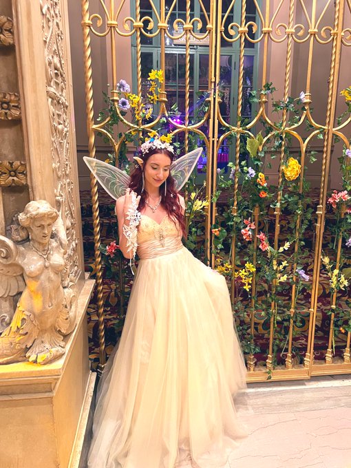 Sorry been so busy lately- forgot to post my magical weekend at a Masquerade Ball ✨✨ https://t.co/x1<a href="/tag/mvsales"class="tags"><span>#mvsales</span></a>